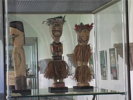  Kreuzgang Ausstellung, ein Indiovolk aus dem Amazonas